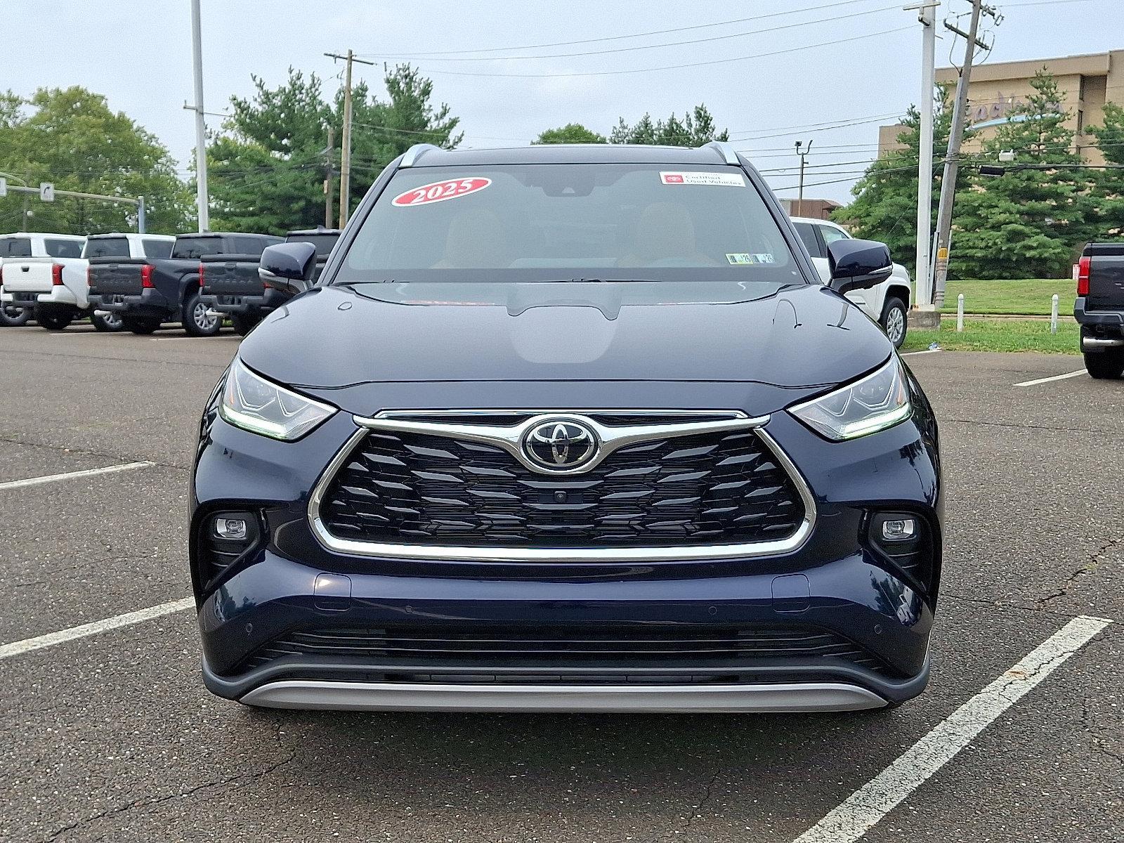 2025 Toyota Highlander Vehicle Photo in Trevose, PA 19053