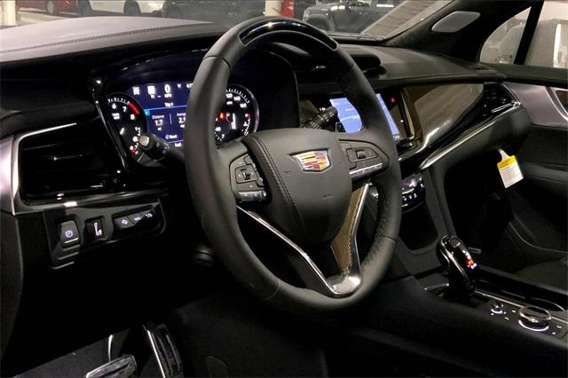 2025 Cadillac XT6 Vehicle Photo in KANSAS CITY, MO 64114-4545