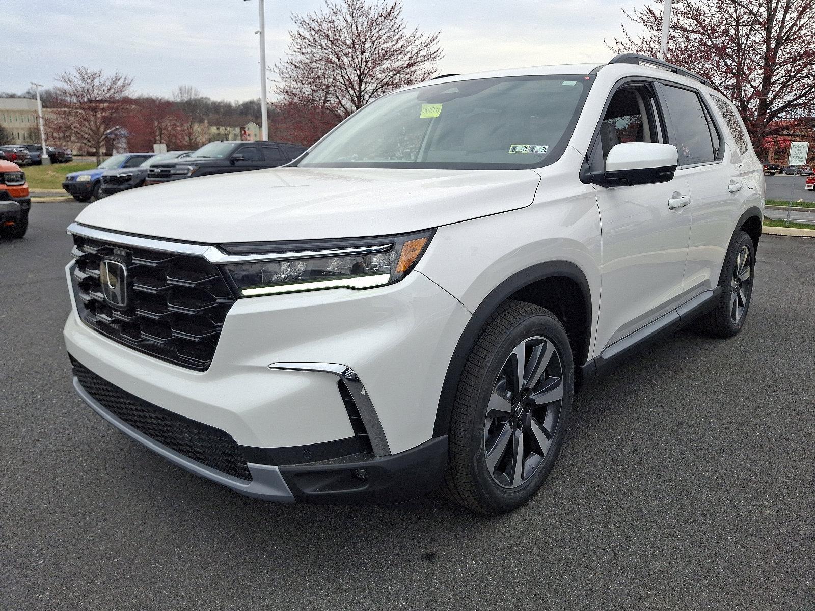 2025 Honda Pilot Vehicle Photo in Harrisburg, PA 17111