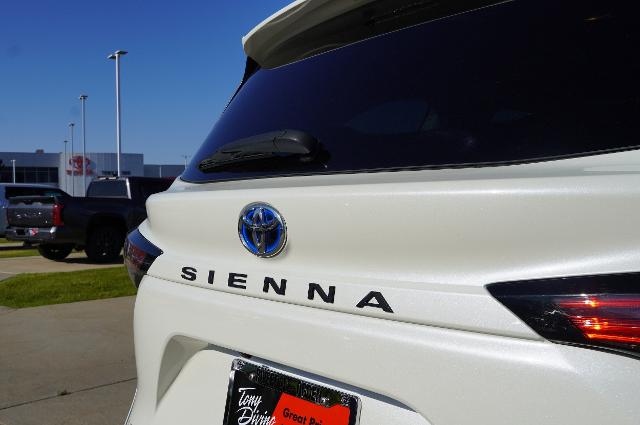 2021 Toyota Sienna Vehicle Photo in Riverdale, UT 84405