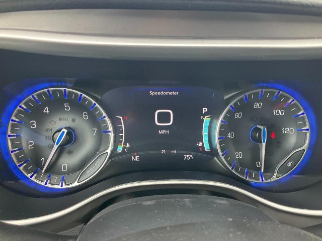 2025 Chrysler Pacifica Vehicle Photo in Kaukauna, WI 54130