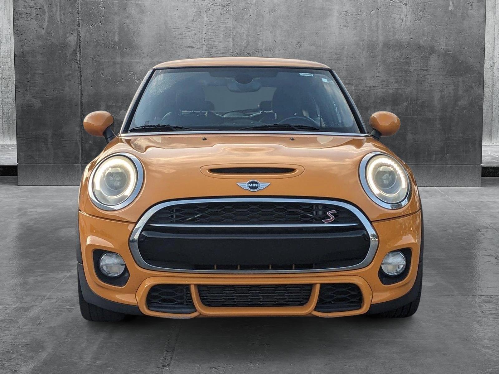 2017 MINI Hardtop 2 Door Vehicle Photo in WEST PALM BEACH, FL 33407-3296