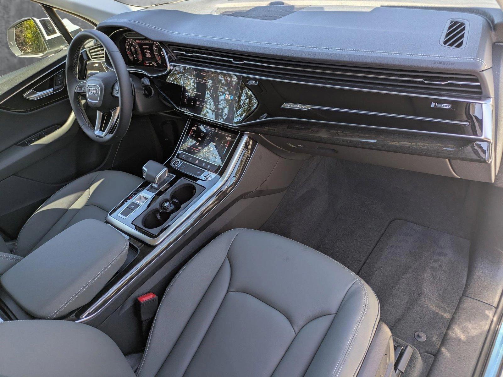 2025 Audi Q7 Vehicle Photo in Sarasota, FL 34231
