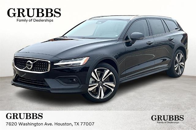 2025 Volvo V60 Cross Country Vehicle Photo in Houston, TX 77007