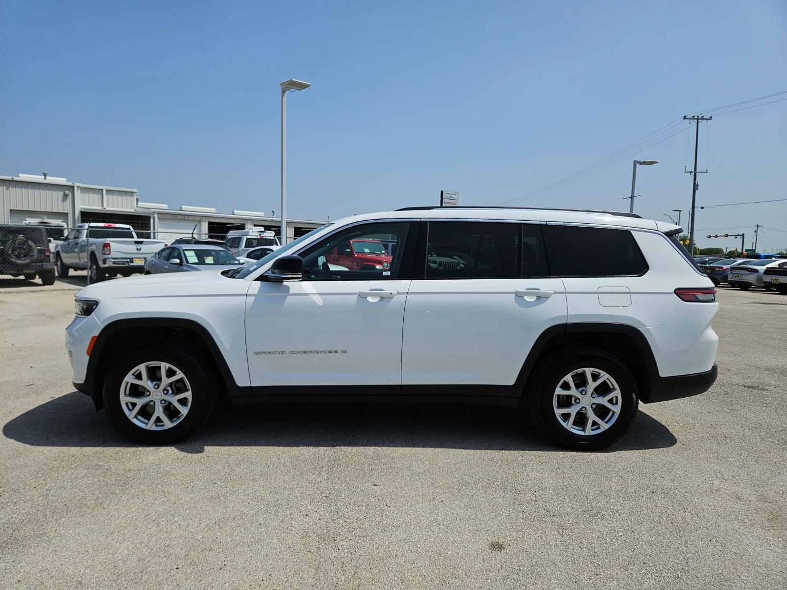 2023 Jeep Grand Cherokee L Vehicle Photo in Seguin, TX 78155