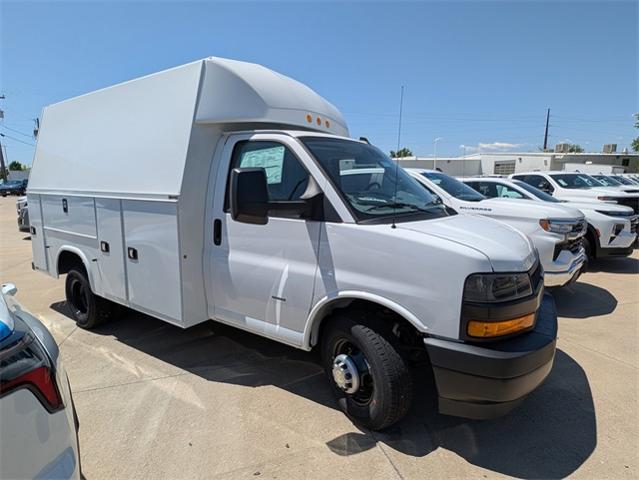 2024 Chevrolet Express Commercial Cutaway Vehicle Photo in ENGLEWOOD, CO 80113-6708