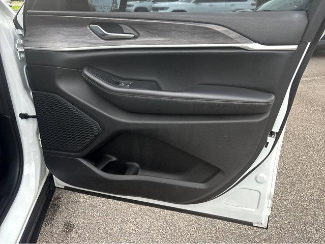 2023 Jeep Grand Cherokee L Vehicle Photo in Savannah, GA 31419
