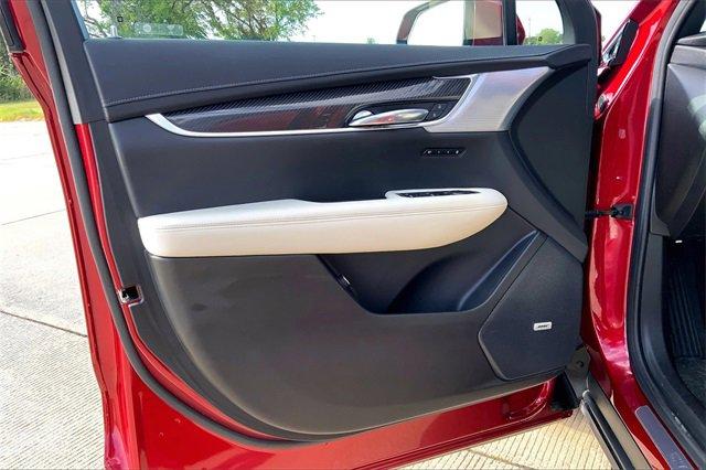 2024 Cadillac XT6 Vehicle Photo in TOPEKA, KS 66609-0000