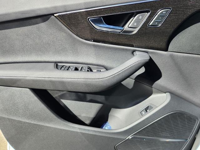 2025 Audi Q7 Vehicle Photo in HOUSTON, TX 77090