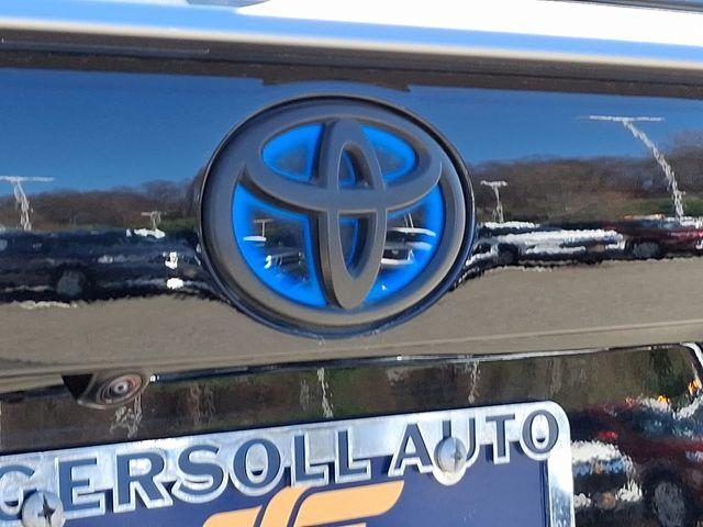 2021 Toyota RAV4 Hybrid Vehicle Photo in DANBURY, CT 06810-5034