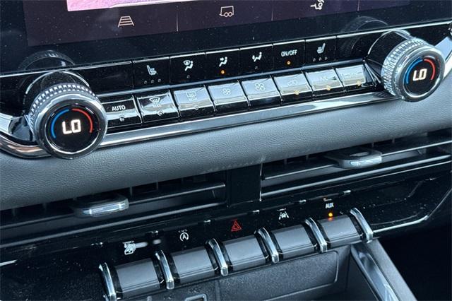 2025 GMC Canyon Vehicle Photo in ELK GROVE, CA 95757-8703