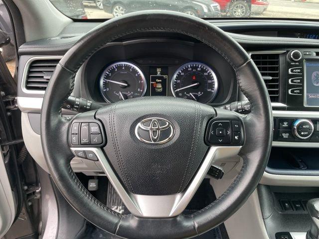 2015 Toyota Highlander Vehicle Photo in MEDINA, OH 44256-9631