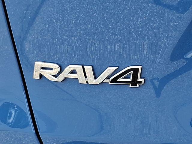 2022 Toyota RAV4 Hybrid Vehicle Photo in DANBURY, CT 06810-5034