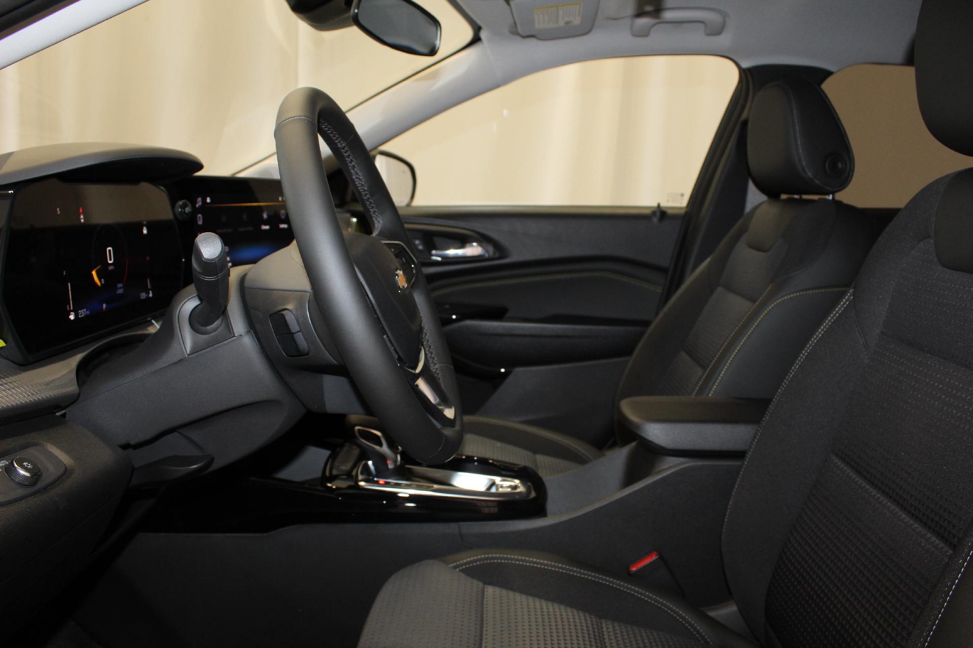 2025 Chevrolet Trax Vehicle Photo in NORTHAMPTON, MA 01060-1120