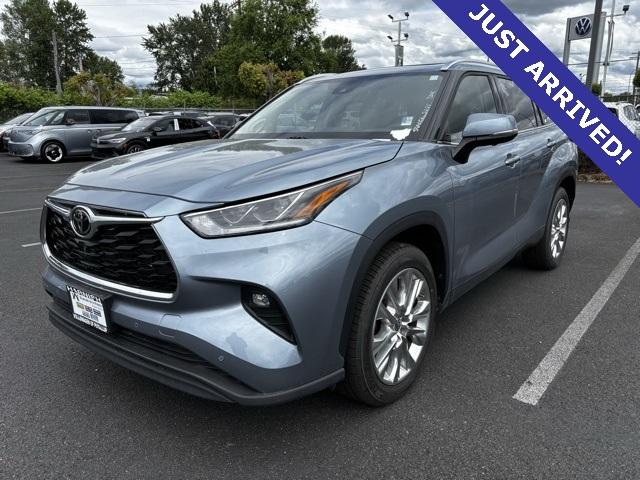 2023 Toyota Highlander Vehicle Photo in Puyallup, WA 98371