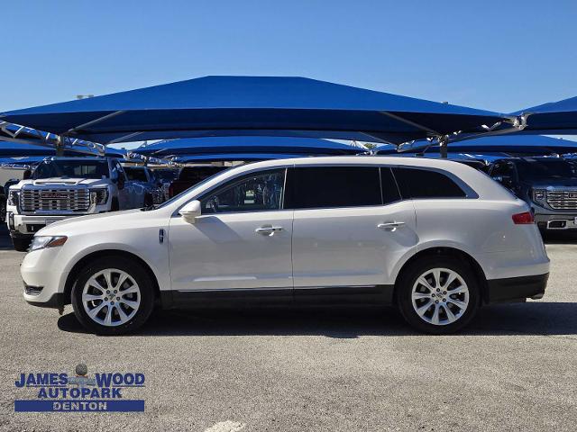 2017 Lincoln MKT Vehicle Photo in DENTON, TX 76210-9321
