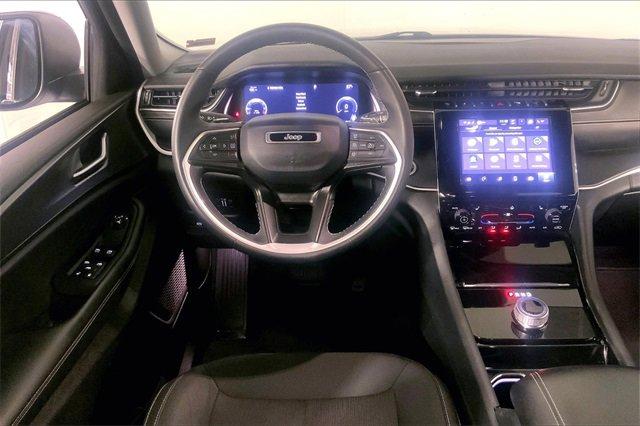 2023 Jeep Grand Cherokee L Vehicle Photo in KANSAS CITY, MO 64114-4502