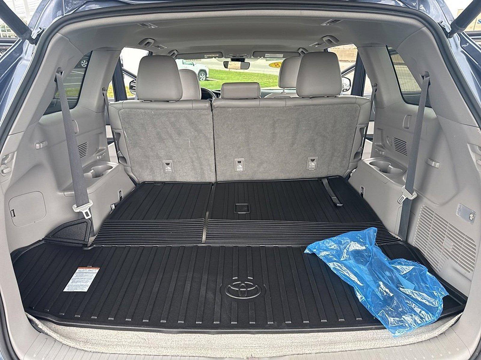 2018 Toyota Highlander Vehicle Photo in Harrisburg, PA 17111