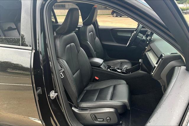 2025 Volvo XC40 Vehicle Photo in Houston, TX 77007