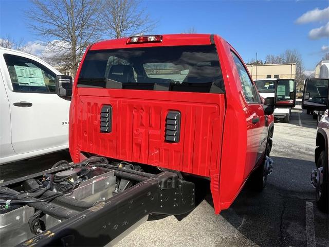 2024 Chevrolet Silverado 3500 HD Chassis Cab Vehicle Photo in ALCOA, TN 37701-3235