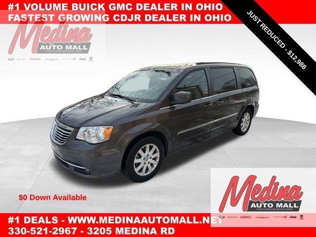 2015 Chrysler Town & Country Vehicle Photo in MEDINA, OH 44256-9631