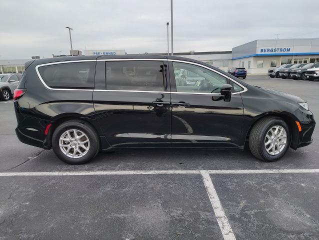 2024 Chrysler Pacifica Vehicle Photo in GREEN BAY, WI 54304-5303