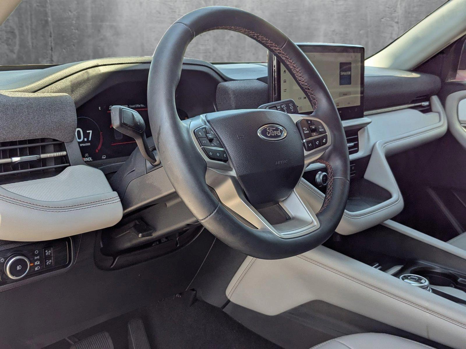 2025 Ford Explorer Vehicle Photo in St. Petersburg, FL 33713
