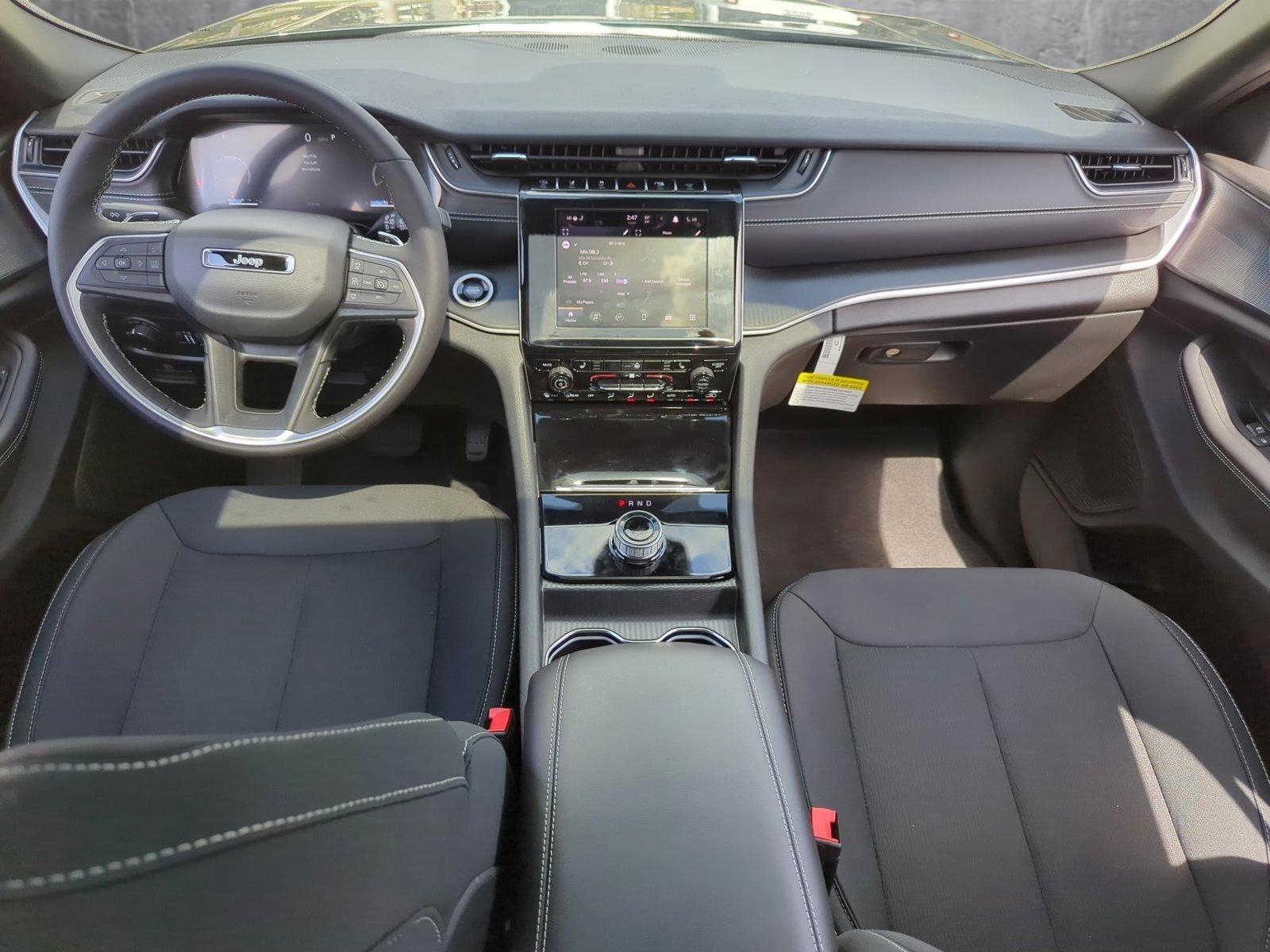 2025 Jeep Grand Cherokee L Vehicle Photo in Pembroke Pines, FL 33027