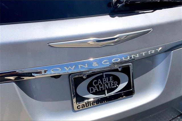 2016 Chrysler Town & Country Vehicle Photo in TOPEKA, KS 66609-0000