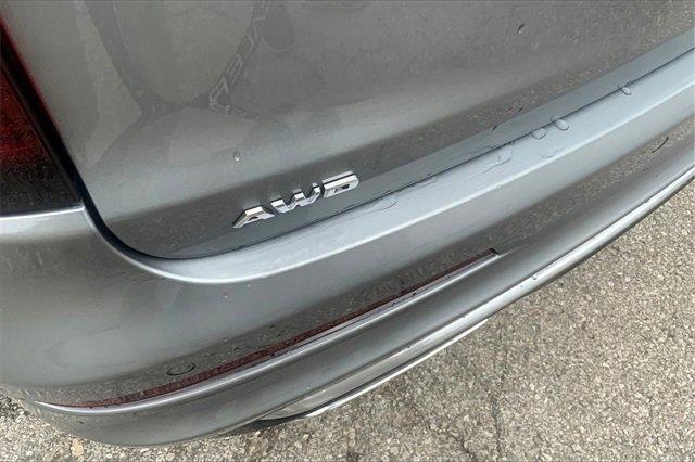 2025 Cadillac XT6 Vehicle Photo in KANSAS CITY, MO 64114-4545