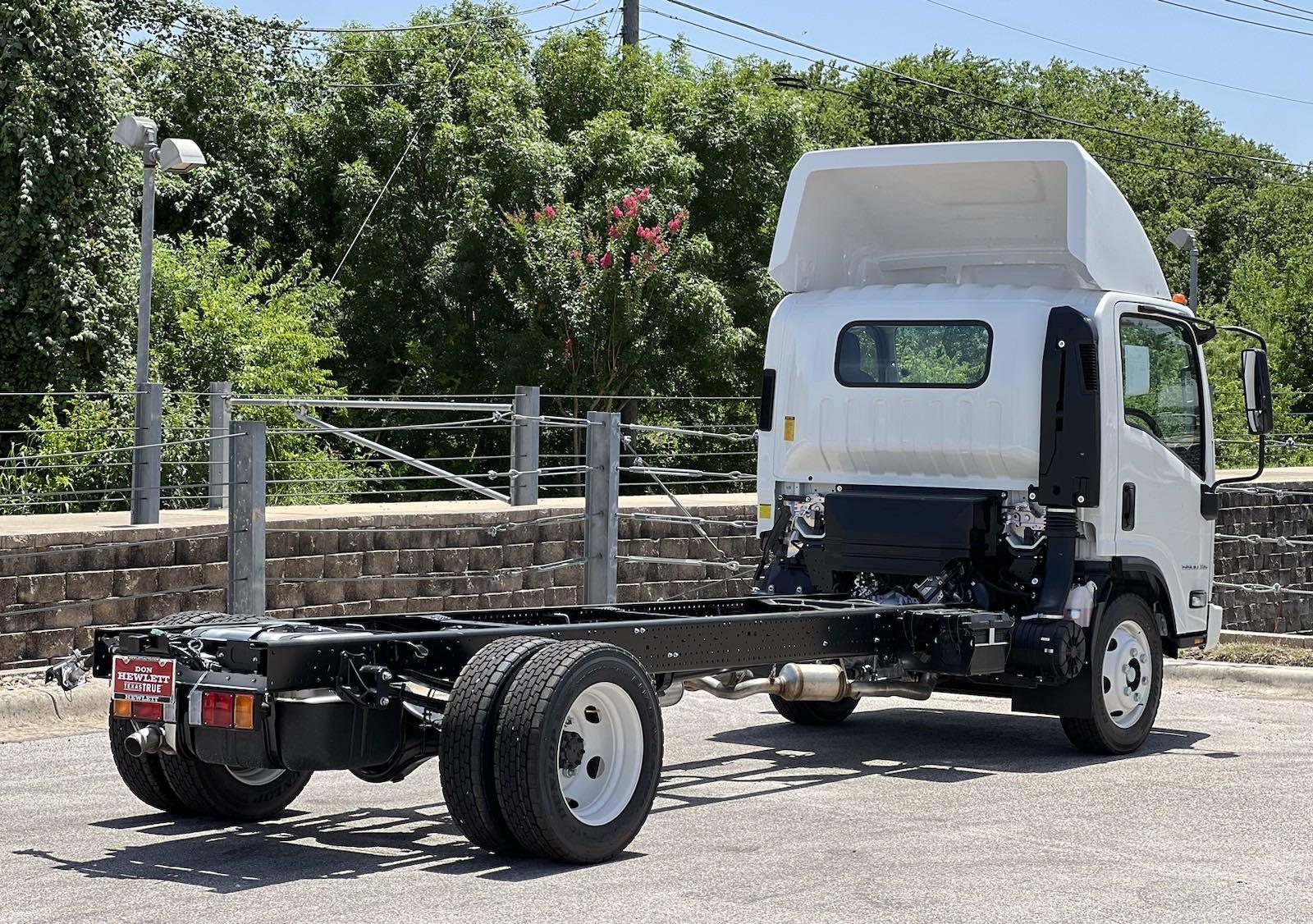 2025 Chevrolet Low Cab Forward 5500 XG Vehicle Photo in GEORGETOWN, TX 78626-7508
