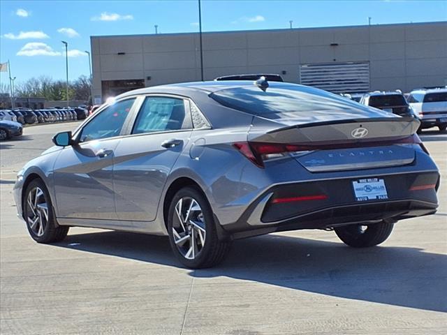 2025 Hyundai ELANTRA Vehicle Photo in Peoria, IL 61615