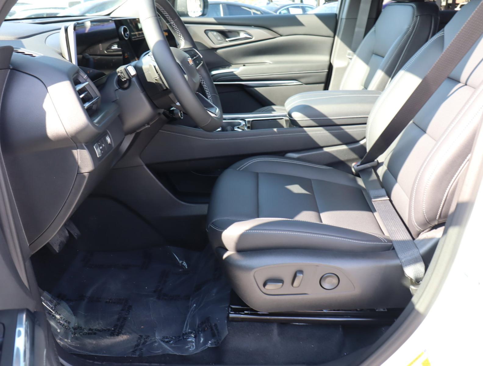 2025 Chevrolet Traverse Vehicle Photo in LOS ANGELES, CA 90007-3794