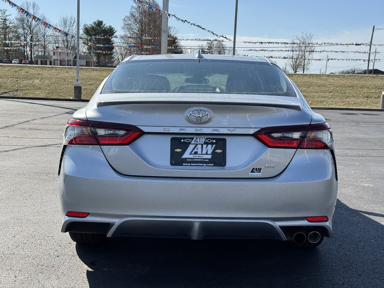 2022 Toyota Camry Vehicle Photo in BOONVILLE, IN 47601-9633