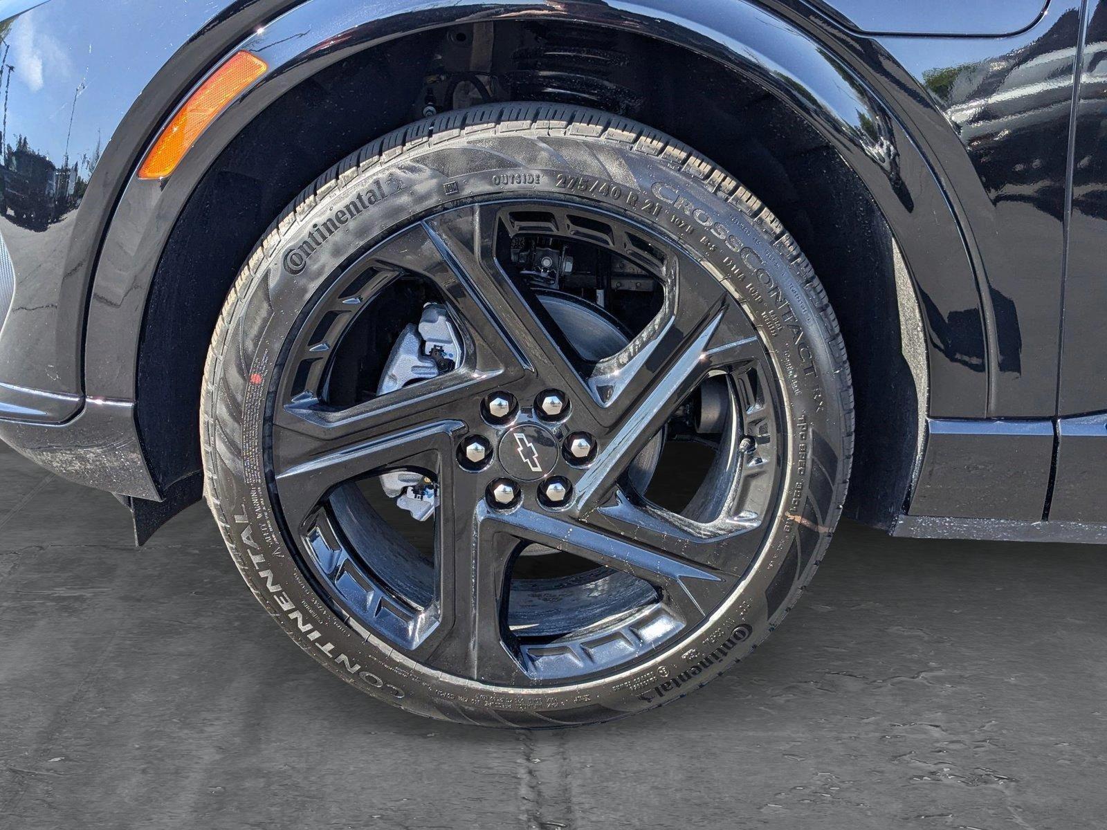 2025 Chevrolet Equinox EV Vehicle Photo in VALENCIA, CA 91355-1705