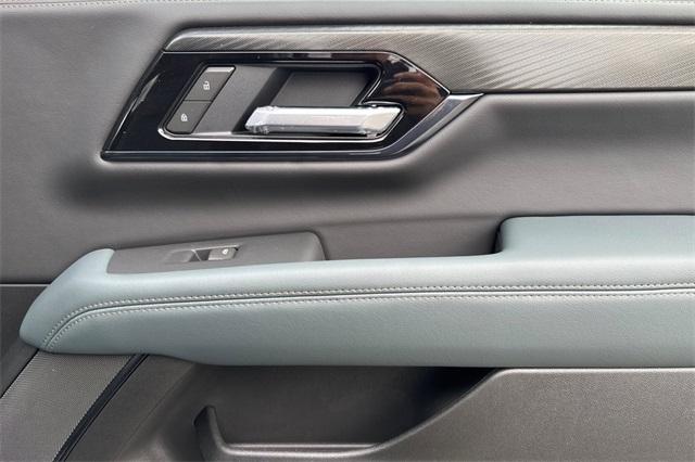 2025 GMC Yukon XL Vehicle Photo in ELK GROVE, CA 95757-8703