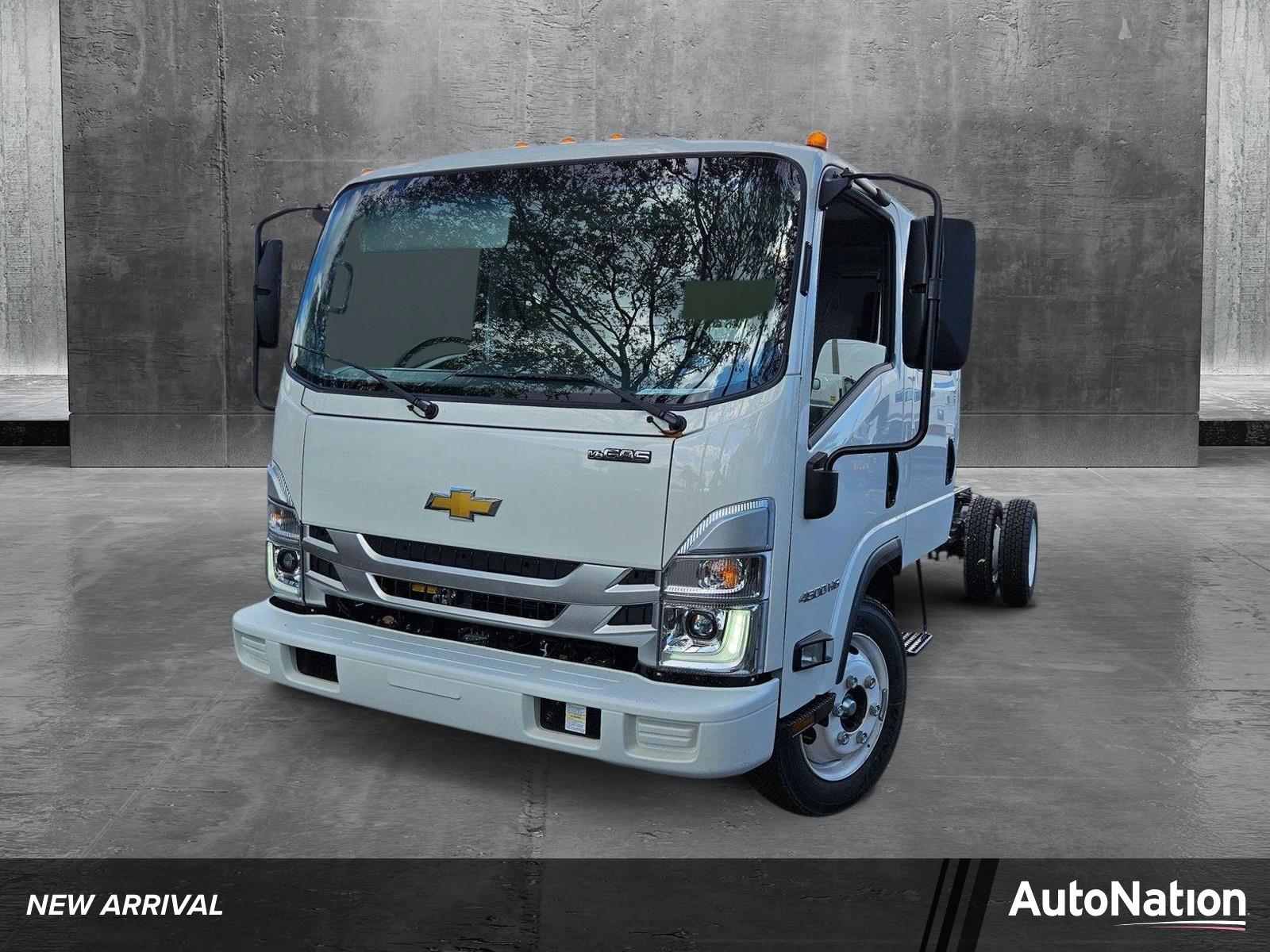 2025 Chevrolet Low Cab Forward 4500 Vehicle Photo in GREENACRES, FL 33463-3207