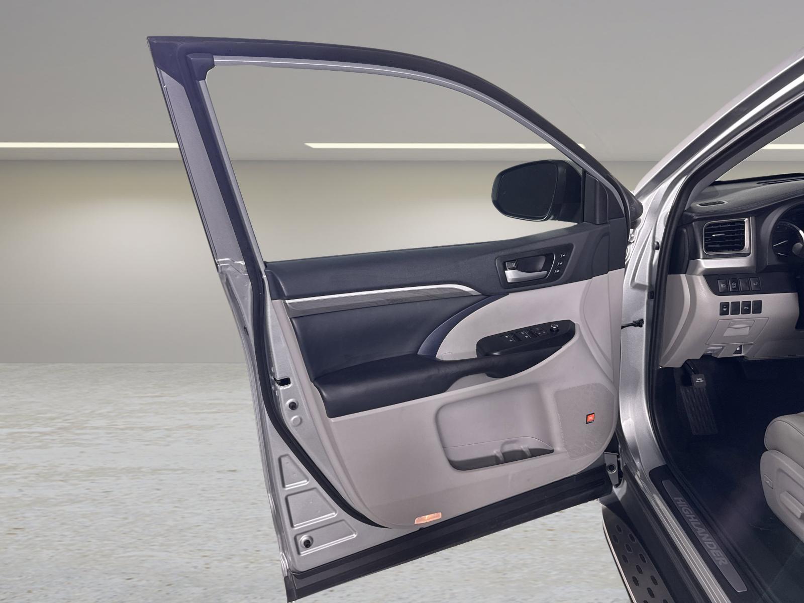 2019 Toyota Highlander Vehicle Photo in GEORGETOWN, TX 78626-7508