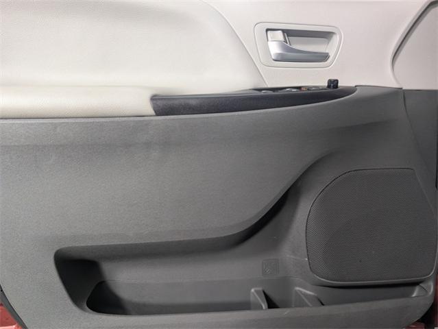 2018 Toyota Sienna Vehicle Photo in ENGLEWOOD, CO 80113-6708