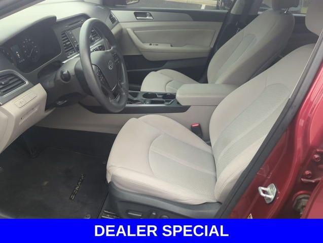 2015 Hyundai SONATA Vehicle Photo in Merrillville, IN 46410