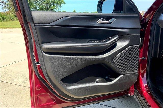 2023 Jeep Grand Cherokee Vehicle Photo in TOPEKA, KS 66609-0000