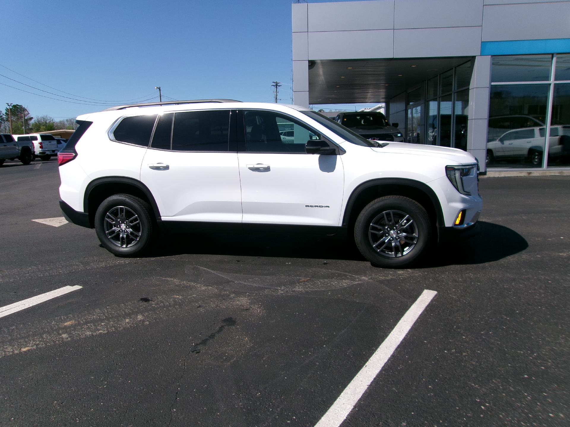 2025 GMC Acadia Elevation FWD