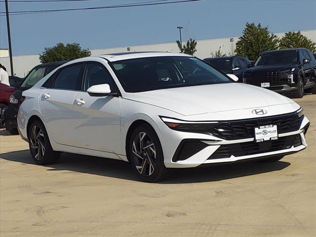 2024 Hyundai ELANTRA Vehicle Photo in Peoria, IL 61615