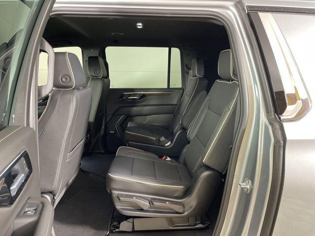 2025 Chevrolet Suburban Vehicle Photo in PHOENIX, AZ 85014-3381