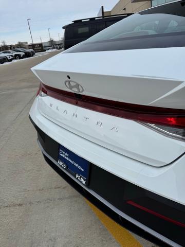 2024 Hyundai ELANTRA Vehicle Photo in Peoria, IL 61615