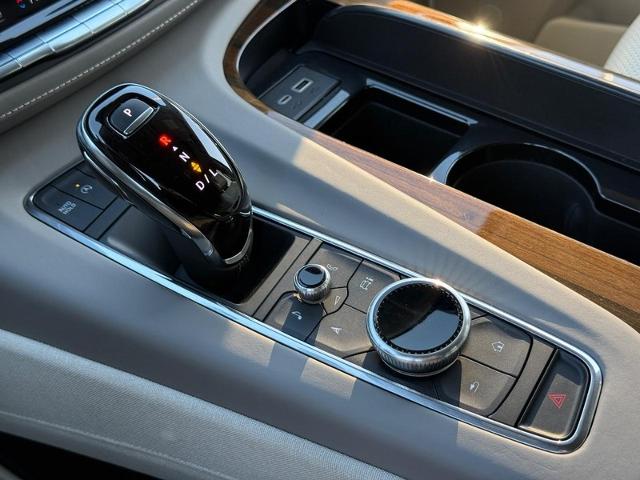 2024 Cadillac Escalade Vehicle Photo in COLUMBIA, MO 65203-3903