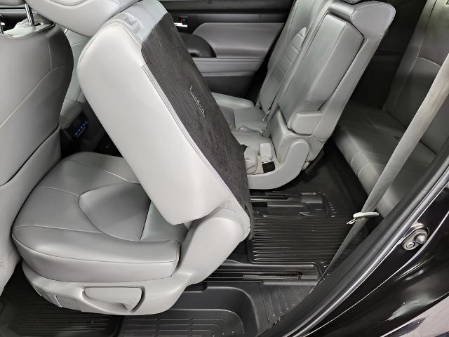 2022 Toyota Highlander Vehicle Photo in Oshkosh, WI 54904