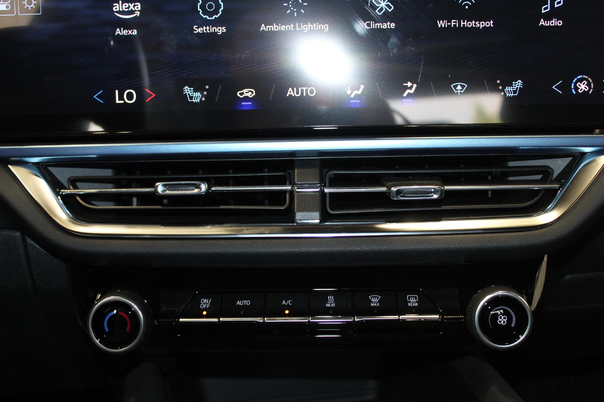 2025 Chevrolet Equinox EV Vehicle Photo in NORTHAMPTON, MA 01060-1120