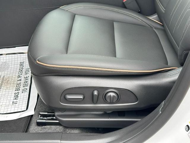 2025 Buick Envista Vehicle Photo in COLUMBIA, MO 65203-3903