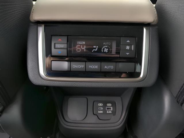 2025 Subaru Ascent Vehicle Photo in Green Bay, WI 54304